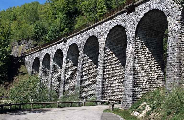 viaducs du Puits et du Crêt (voie ferrée Andelot - La Cluse)