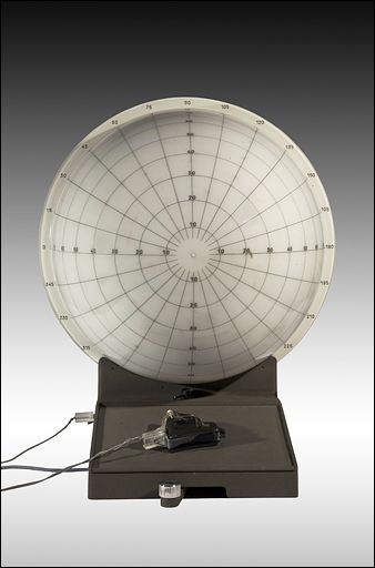 instrument d'observation et d'ophtalmologie (périmètre à coupole de Gambs)