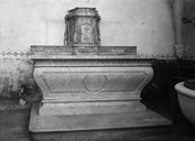 autel, tabernacle (autel tombeau, maître-autel)