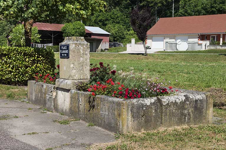 fontaine-abreuvoir de Saint-Albin