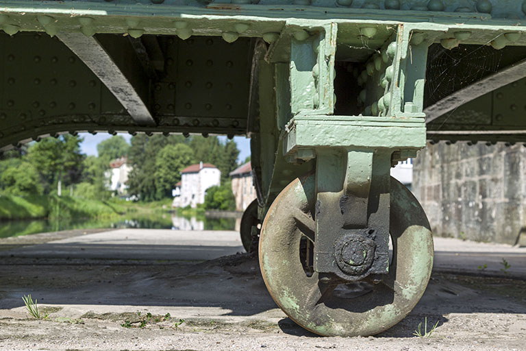 pont tournant (Canal de l'Est)