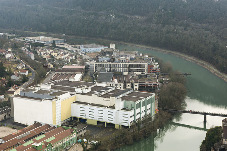 usine à papier de la société des Papeteries Bisontines, usine de fibres artificielles et synthétiques dite usine des Soieries puis de la Rhodiacéta
