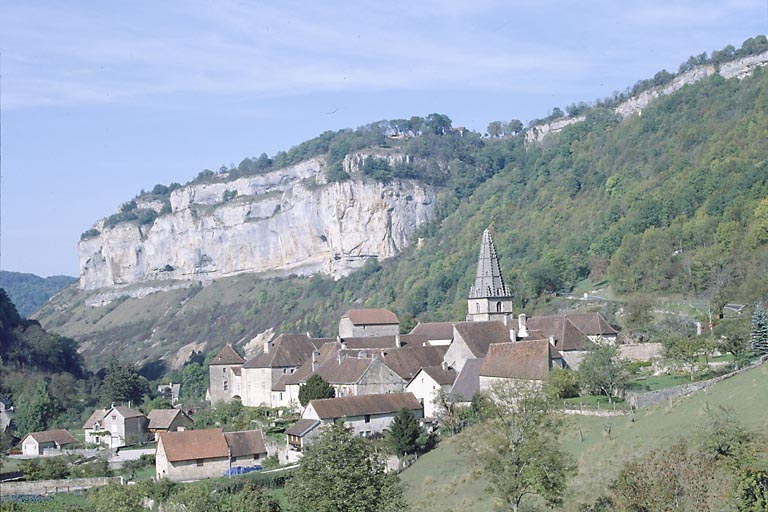 abbaye Saint-Pierre, actuellement église paroissiale Saint-Jean-Baptiste, habitation et musée