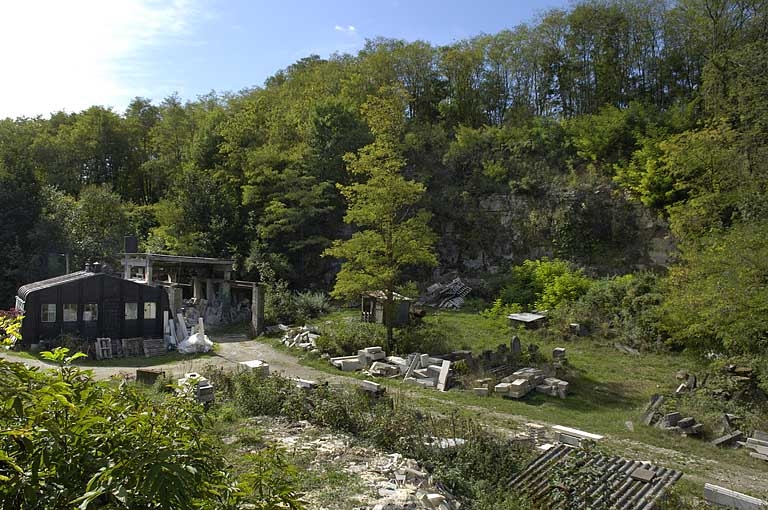 carrière, usine de chaux, actuellement maison, atelier