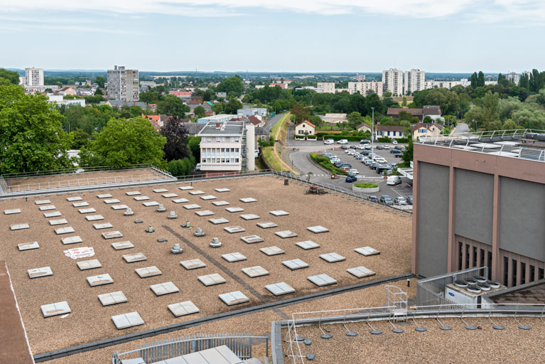 centre culturel (maison de la culture), gymnase et bourse du travail