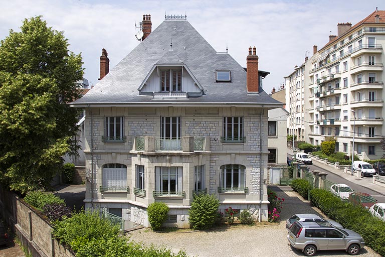 maison (villa Carrel) puis siège de la Chambre départementale d'Agriculture du Doubs, actuellement immeuble de bureaux