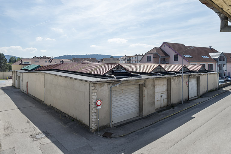 usine d'automobile Zedel, puis distillerie Pernot, usine de cycles Maire-Vuillemin