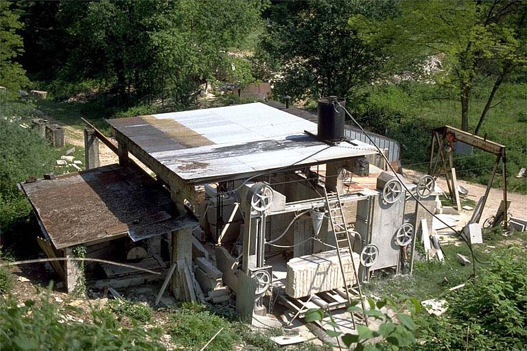 carrière, usine de chaux, actuellement maison, atelier