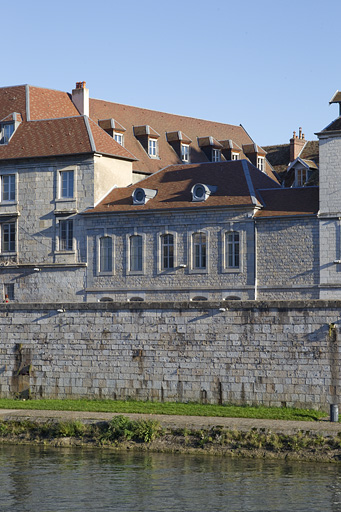 couvent des Cordeliers, collège Saint-François-Xavier puis des Pères Eudistes, lycée de jeunes filles, actuellement lycée Louis Pasteur