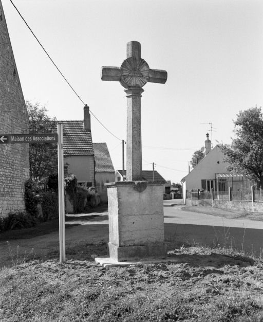 croix monumentale (croix de carrefour)