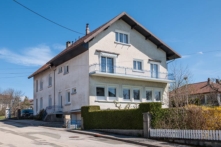 maison, cinéma et café, puis usine d'horlogerie (usine de montres) Jacques Frésard