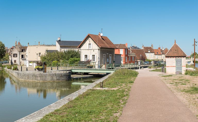 site de l'écluse 47 du versant Seine, dite de Clamecy (canal du Nivernais)