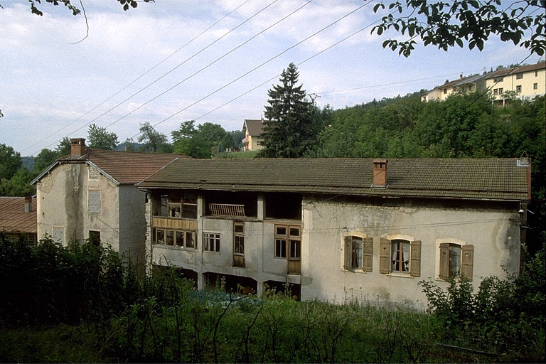 filature, usine de tabletterie (usine de tournerie), scierie, usine de matières plastiques