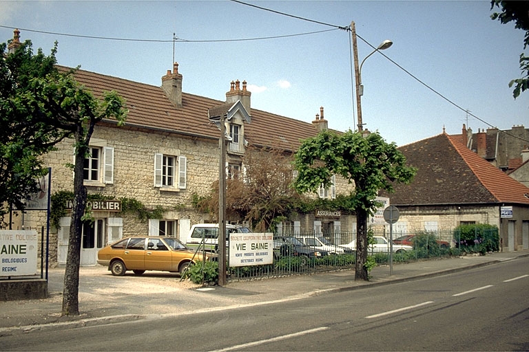 usine d'encres et de produits d'entretien, puis distillerie