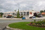 usine d'horlogerie (usine de montres) Clyda, actuellement supermarché et établissement médical