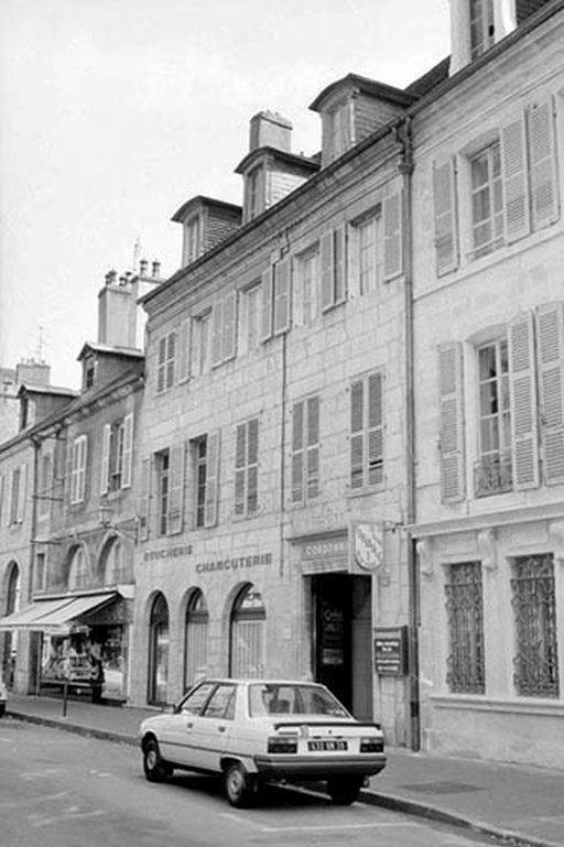 maison, imprimerie Girardi et Audebert puis Imprimerie doloise, actuellement magasin de commerce