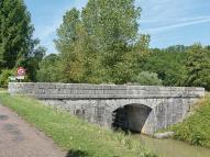 pont sur l'écluse 16 du versant Loire, dite de Coeuillon, écluse de garde (canal du Nivernais)