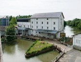 moulin de Cuisery ; puis minoterie, actuellement usine de production d'électricité (paysages et activités liés à la Seille canalisée)