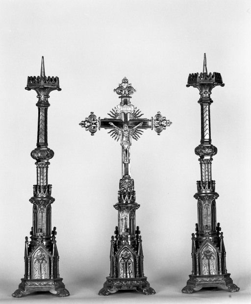 croix d'autel, chandelier d'autel (4, garniture d'autel), style néo-gothique