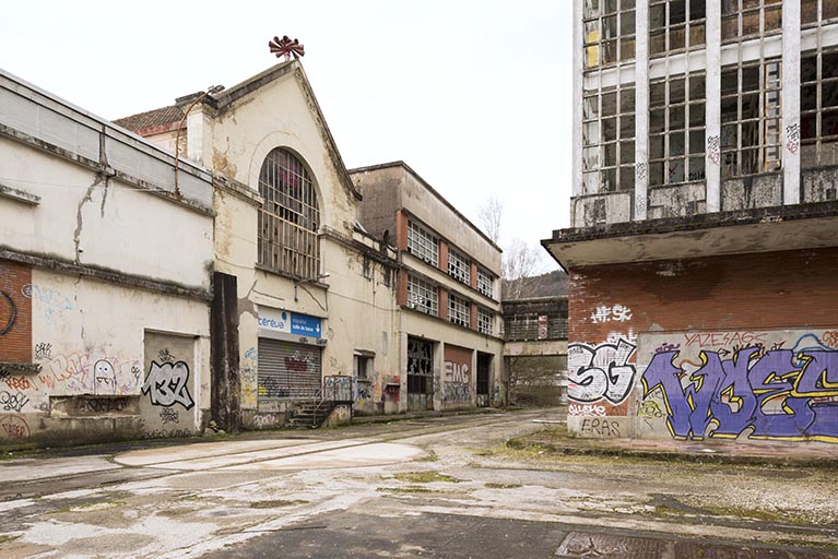 usine à papier de la société des Papeteries Bisontines, usine de fibres artificielles et synthétiques dite usine des Soieries puis de la Rhodiacéta