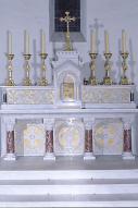 autel, 2 gradins d'autel, tabernacle (ensemble du maître-autel)