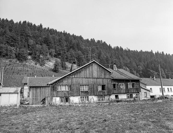 ferme double, atelier de menuiserie Reymond et atelier d'outillage Jacquet puis Marguet