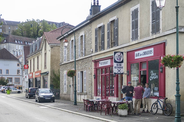 ensemble de deux maisons