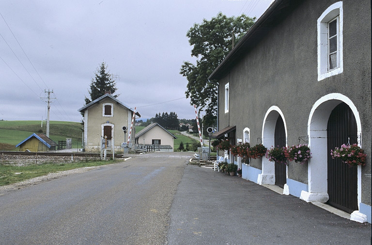 maison de garde-barrière et passage à niveau n° 25 (voie ferrée Andelot - La Cluse)