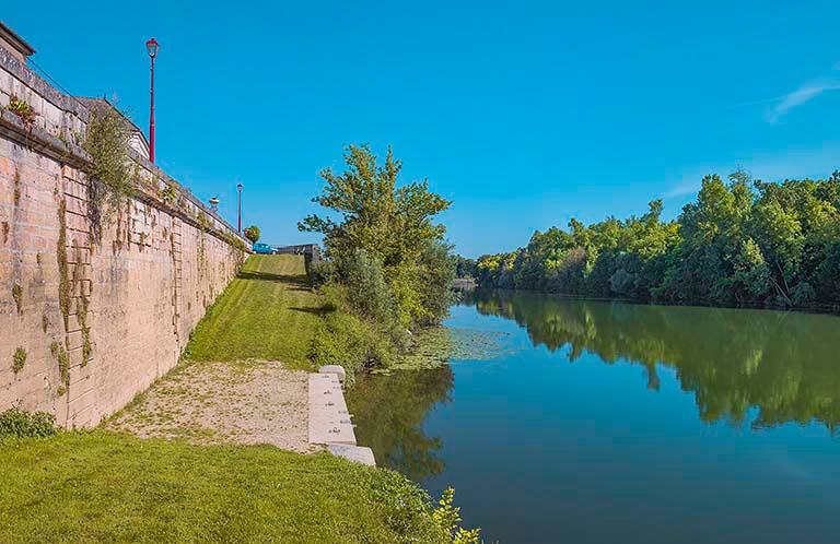 port de Verdun-sur-le-Doubs ; quais du Doubs