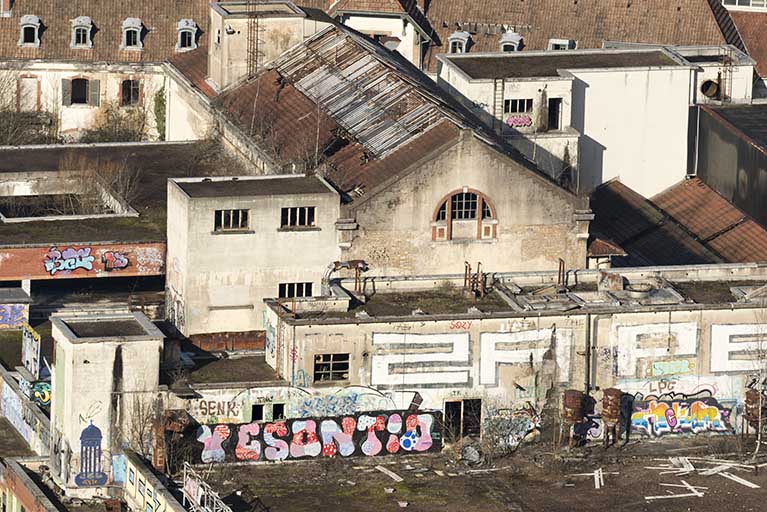 usine à papier de la société des Papeteries Bisontines, usine de fibres artificielles et synthétiques dite usine des Soieries puis de la Rhodiacéta