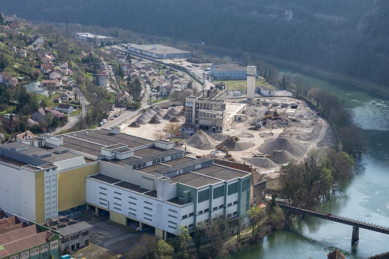 usine à papier de la société des Papeteries Bisontines, usine de fibres artificielles et synthétiques dite usine des Soieries puis de la Rhodiacéta