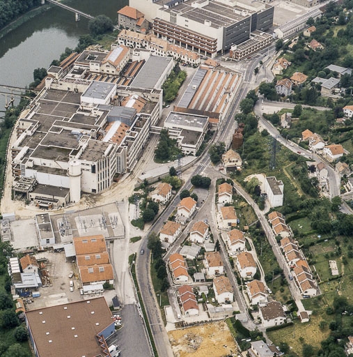 usine à papier de la société des Papeteries Bisontines, usine de fibres artificielles et synthétiques dite usine des Soieries puis de la Rhodiacéta