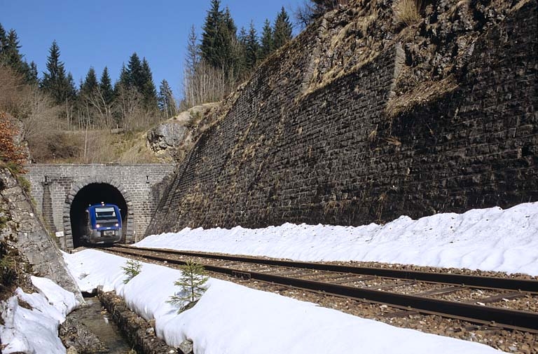 tunnel dit souterrain du Saut (voie ferrée Andelot - La Cluse)