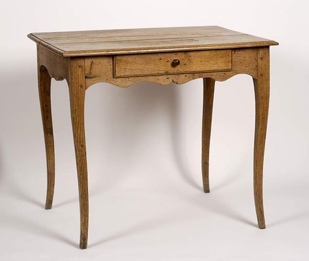 ensemble de trois tables à écrire