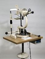 instrument de mesure des longueurs, des angles en optique et d'ophtalmologie (kératomètre de Javal dit ophtalmomètre)