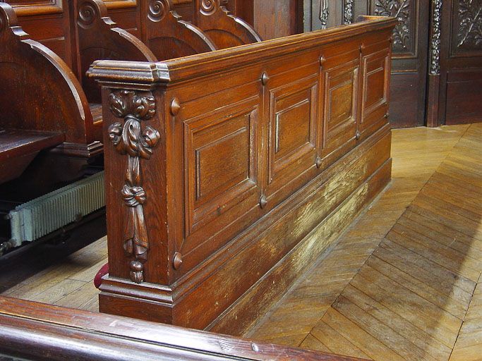 ensemble de huit stalles avec prie-Dieu