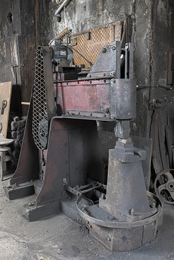 machine à marteler (marteau mécanique Vernet)