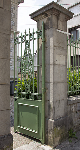 maison (villa Carrel) puis siège de la Chambre départementale d'Agriculture du Doubs, actuellement immeuble de bureaux