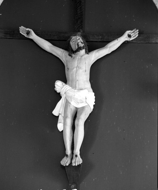 statue : Christ en croix