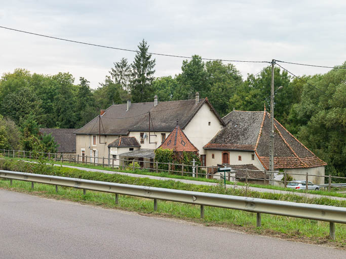 ensemble agricole ; établissement viticole ; domaine Pierre Bresson (paysages du canal du Centre)