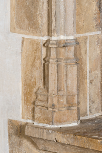 lavabo de la chapelle de Lugny