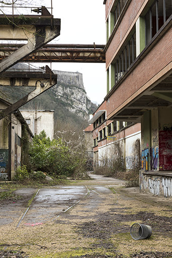 usine à papier de la société des Papeteries Bisontines, usine de fibres artificielles et synthétiques dite usine des Soieries puis de la Rhodiacéta