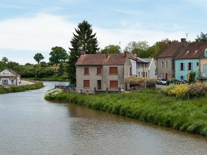 maison de garde de Blanzy (canal du Centre)