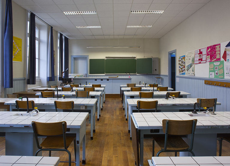 couvent des Cordeliers, collège Saint-François-Xavier puis des Pères Eudistes, lycée de jeunes filles, actuellement lycée Louis Pasteur