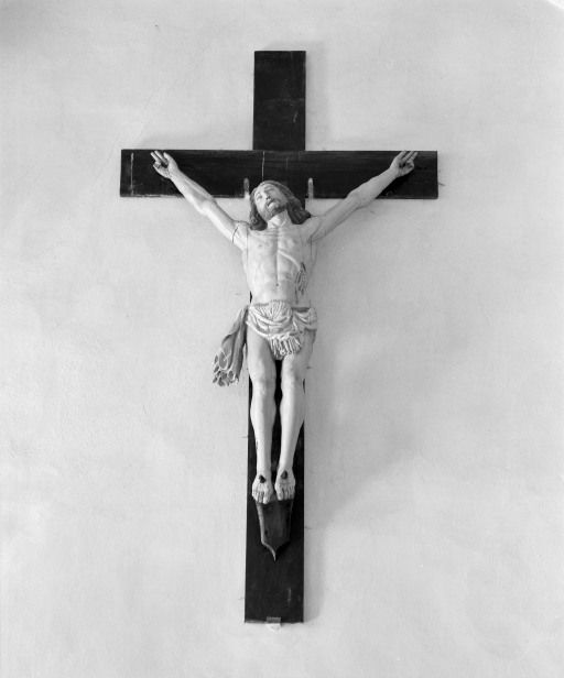 statue : Christ en croix