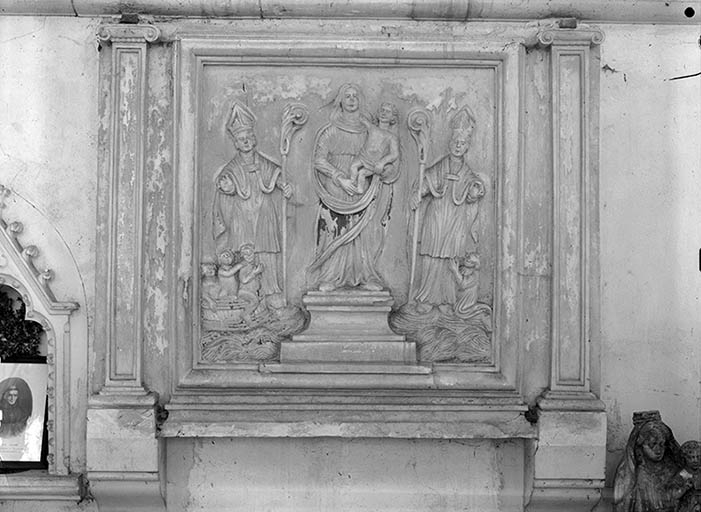 bas-relief : Vierge à l'Enfant, saint Claude et saint Nicolas ressuscitant les trois petits clercs