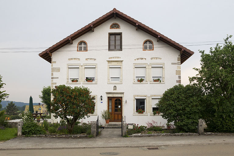 ferme, café Roussel, atelier de pierres pour l’horlogerie