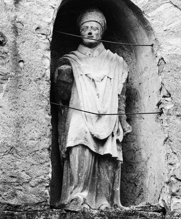 statue (petite nature) : saint Aubin d'Angers