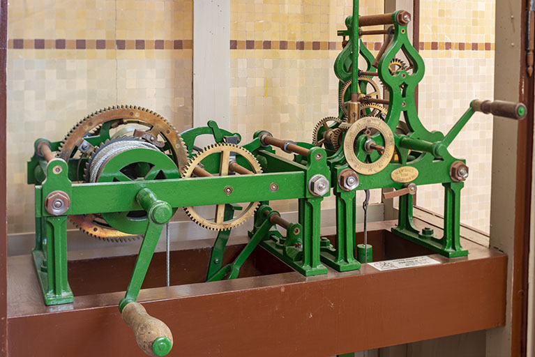 mécanisme de l'horloge de l'établissement thermal