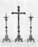 croix d'autel et chandeliers d'autel (n° 2)